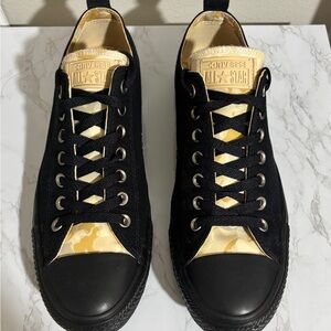 Converse AllStar LowTop Black canvas w desert camo print on tongue Size Mens 9